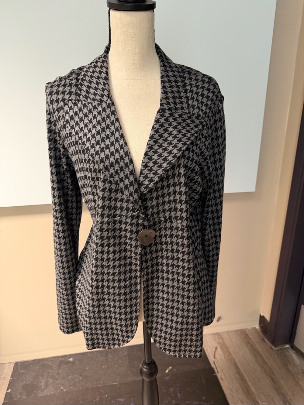 Black & Gray Houndstooth One-Button Blazer